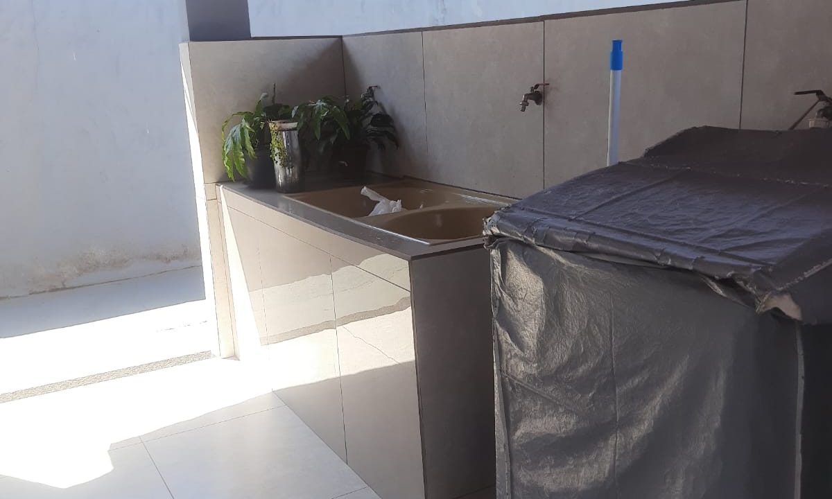 37447607-79a0-421d-b56a-c417da5a1a4d